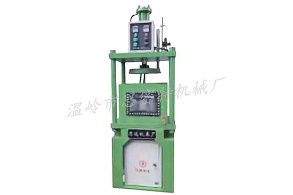 鋼圈（quān）檢漏測試機.jpg