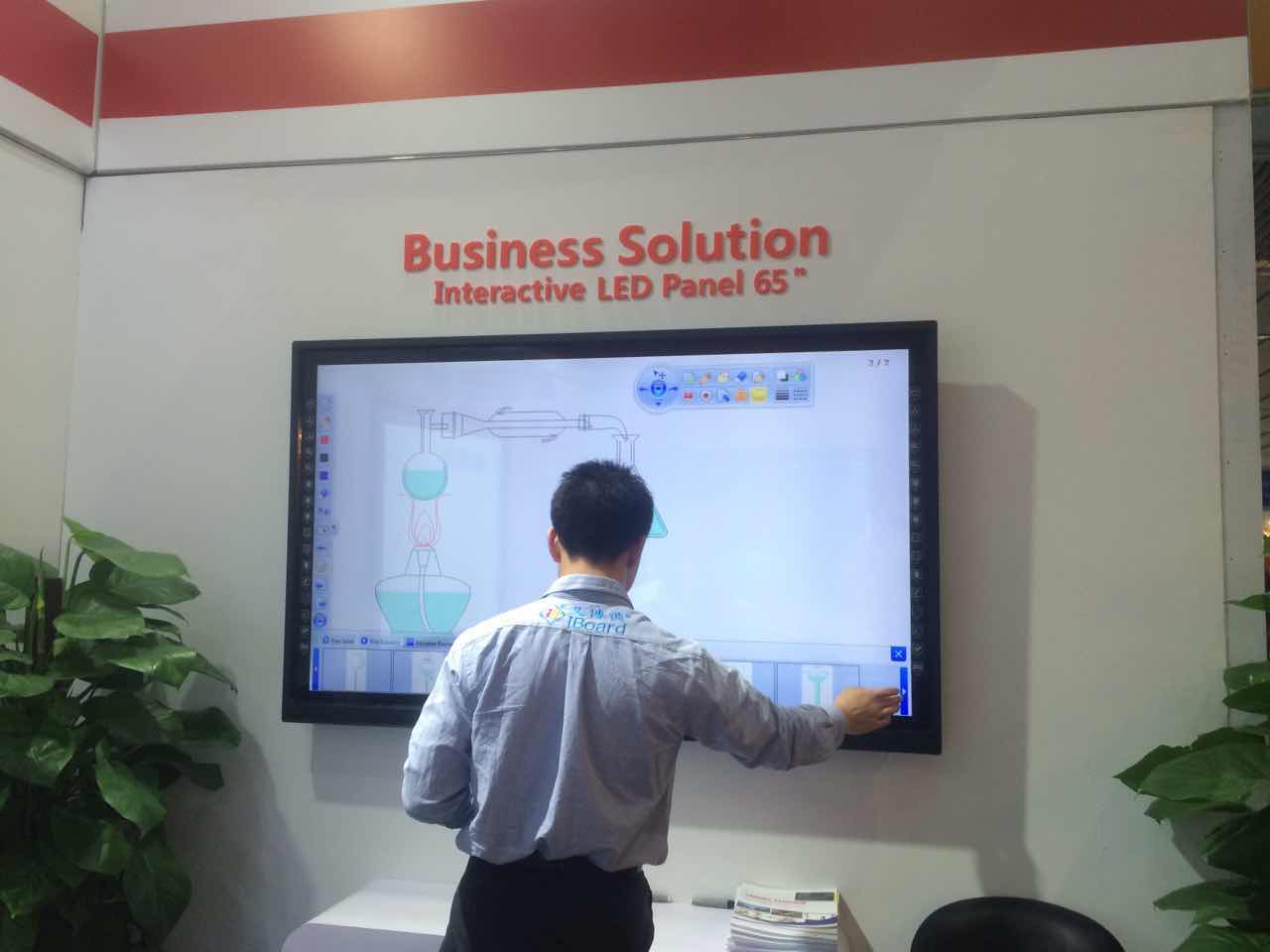 觸摸（mō）一體機